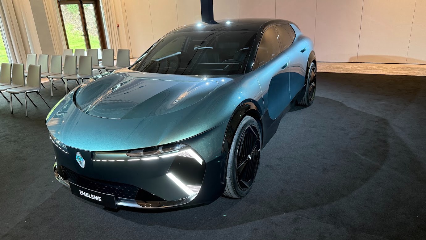 Renault Emblem - ¡Coche de 2035 frente a nosotros en 2025! Renault Emblem - ¡Coche de 2035 frente a nosotros en 2025!