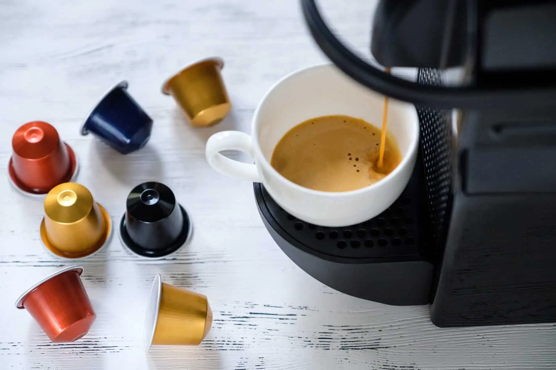 Taza de café espresso Dos cafés con la misma cápsula