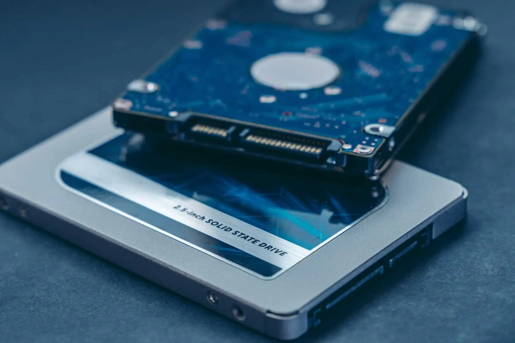 Enciende SSD en un disco externo, almacenando juegos en un SSD, cuánto tiempo queda a SSD, vea si la computadora tiene un HDD o SSD