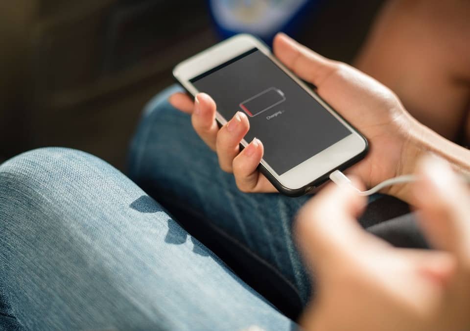 Cargue los teléfonos inteligentes Samsung más rápido, cargue un teléfono inteligente Galaxy, explote el teléfono móvil, gaste la batería del teléfono inteligente, la batería de Android gasta rápidamente