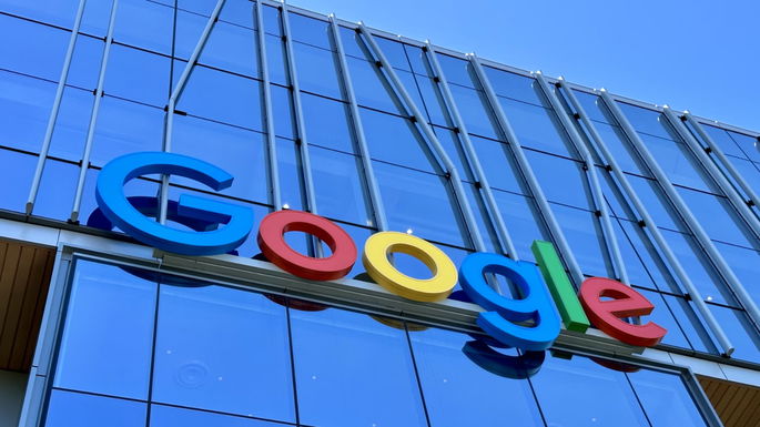 Google con servicios a continuación