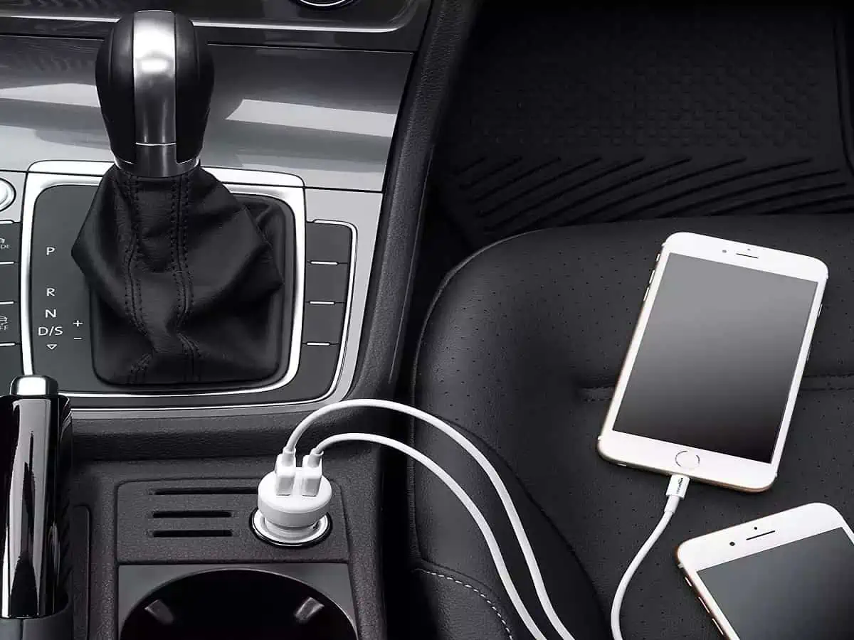 duración de la batería más larga, teléfono inteligente, cargador, coche