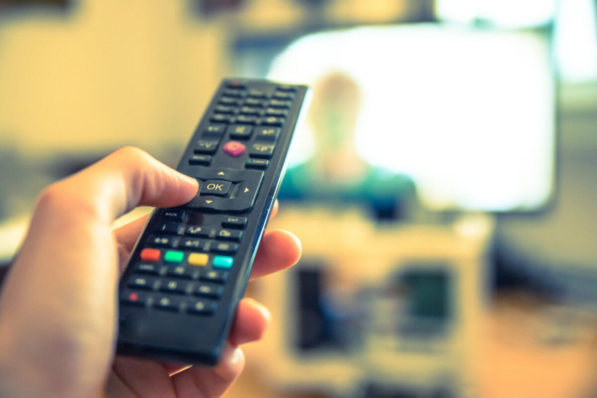 mejor imagen en TV, ¿Es cierto que cualquiera que use IPTV en Portugal puede ser arrestado?, IPTV paga una multa, televisores baratos, TV box para ver IPTV, Dispositivos de Streaming