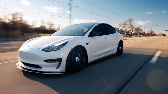 Tesla 2 puertas