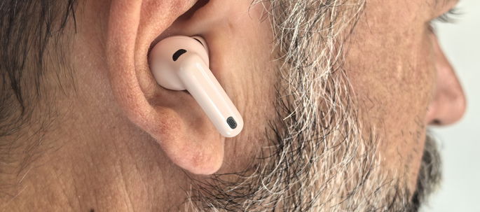 Huawei Freebuds 7i colocado en los oídos