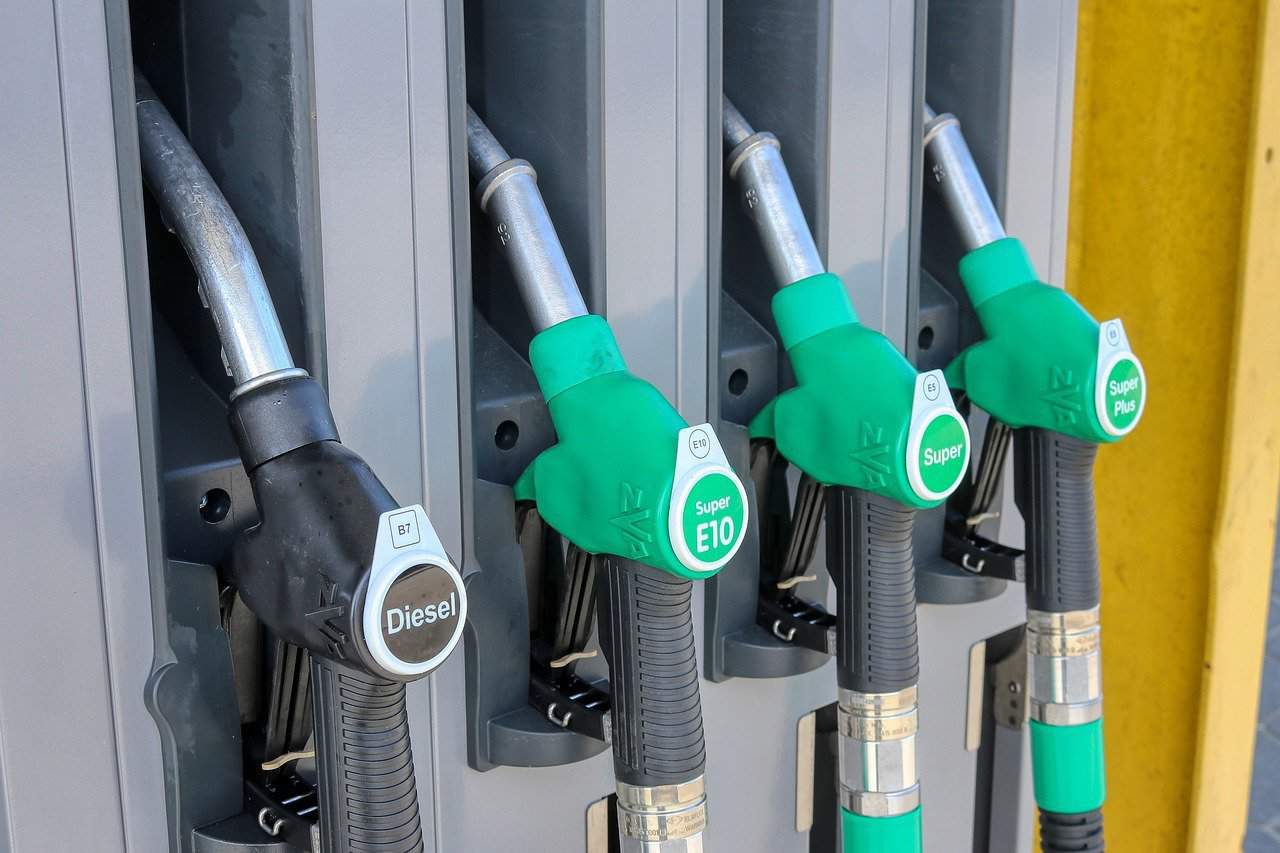 ¿Mezclaste gasolina normal con aditivos? ¿Qué le hace al motor? , incendios en surtidores de gasolina, llenado de combustible, combustibles, gasolina, diésel, repostaje en caso de incendio