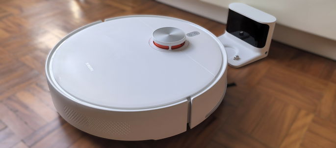 Xiaomi S40 aparcando en la base de carga