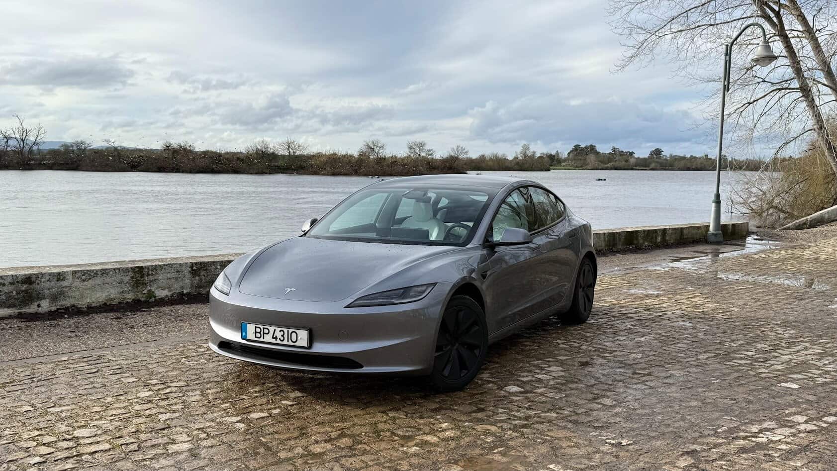 Tesla modelo 3 (2025): ¿sin luces intermitentes ni marchas?