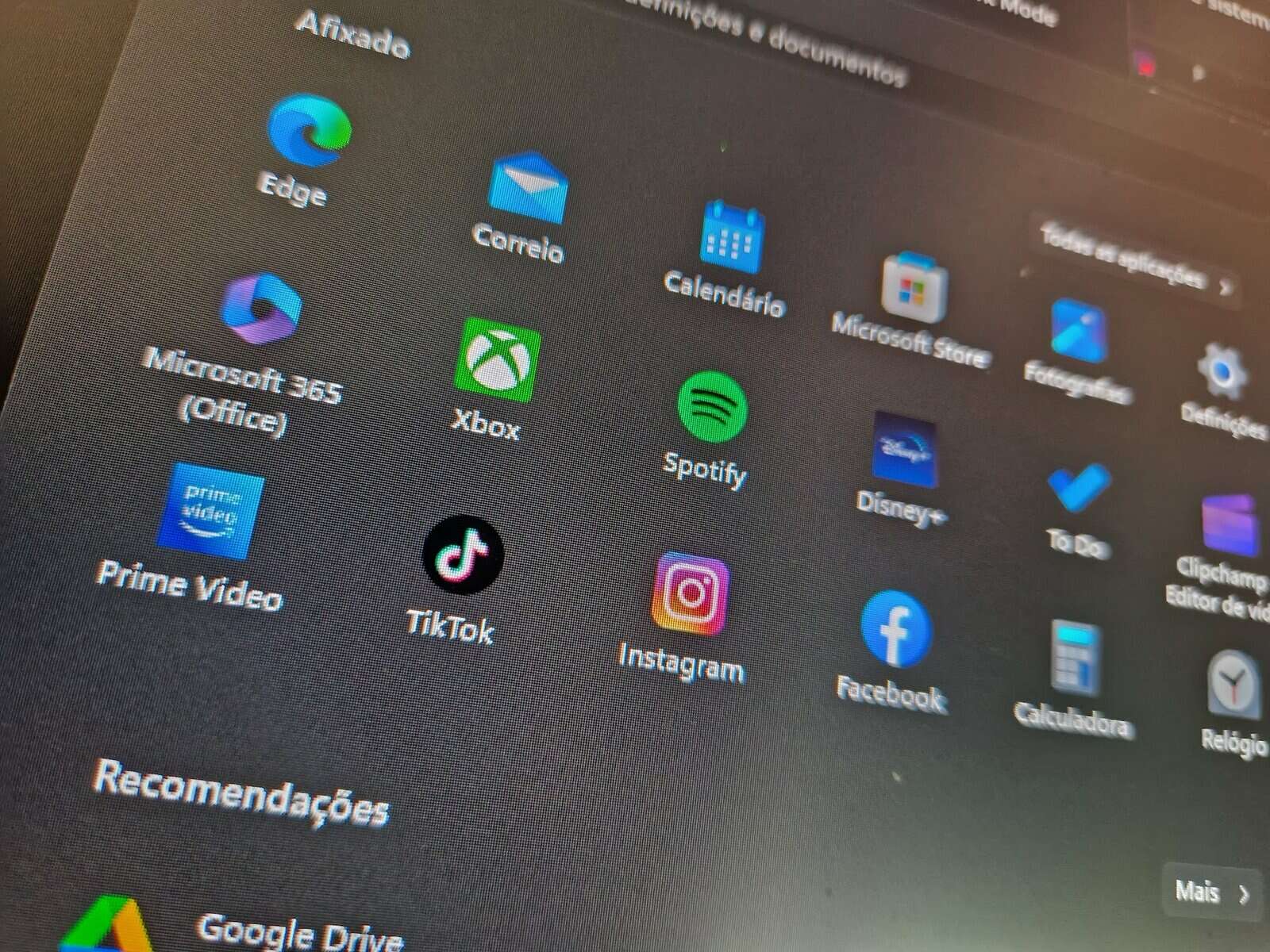 Anuncios meteorológicos, menú Inicio de Android, búsqueda en Windows 11, anuncios del menú Inicio en el menú Inicio, Windows 11, Chrome Arm para Windows, archivos de Windows, aplicaciones portátiles, instalación de Windows 11 de septiembre de 2023, clave antigua en Windows 11, Windows recién instalado, Edge Sidebar