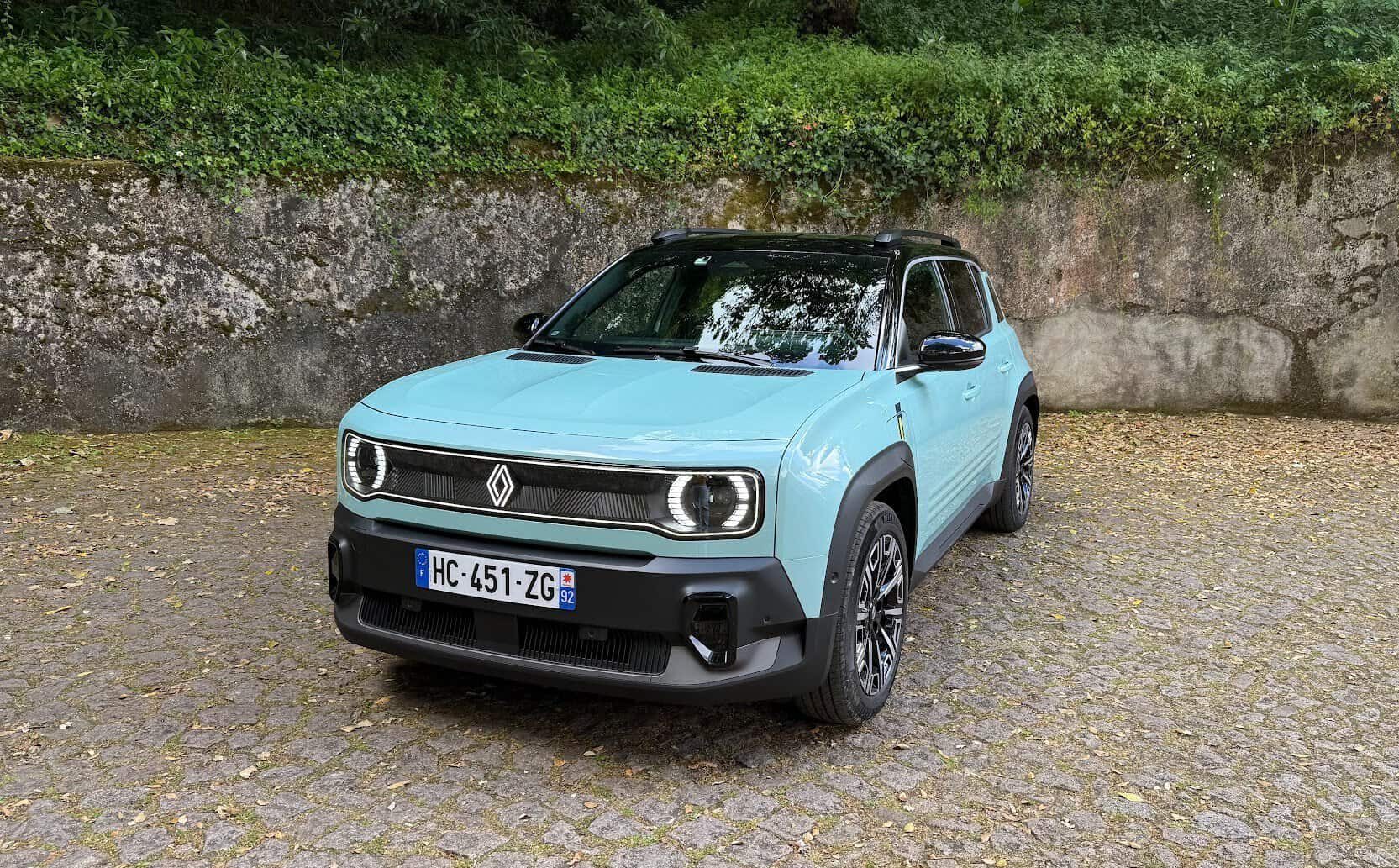 Renault 4 eléctrico: ¿Es un Renault 5 más grande? ¡más o menos!