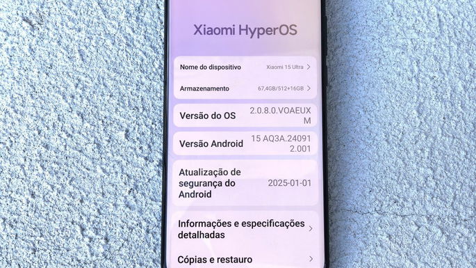 HyperOS en la pantalla de un smartphone Xiaomi