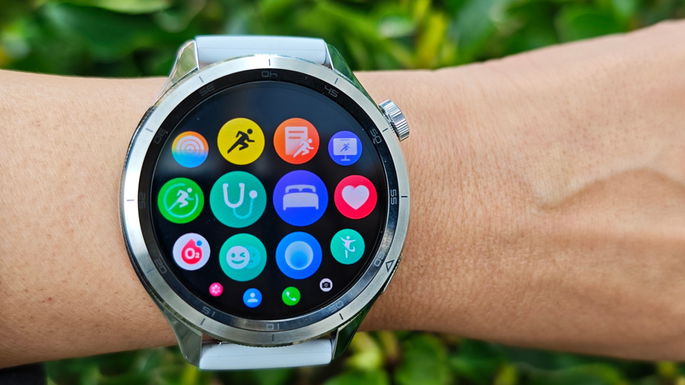 Reloj inteligente en un brazo