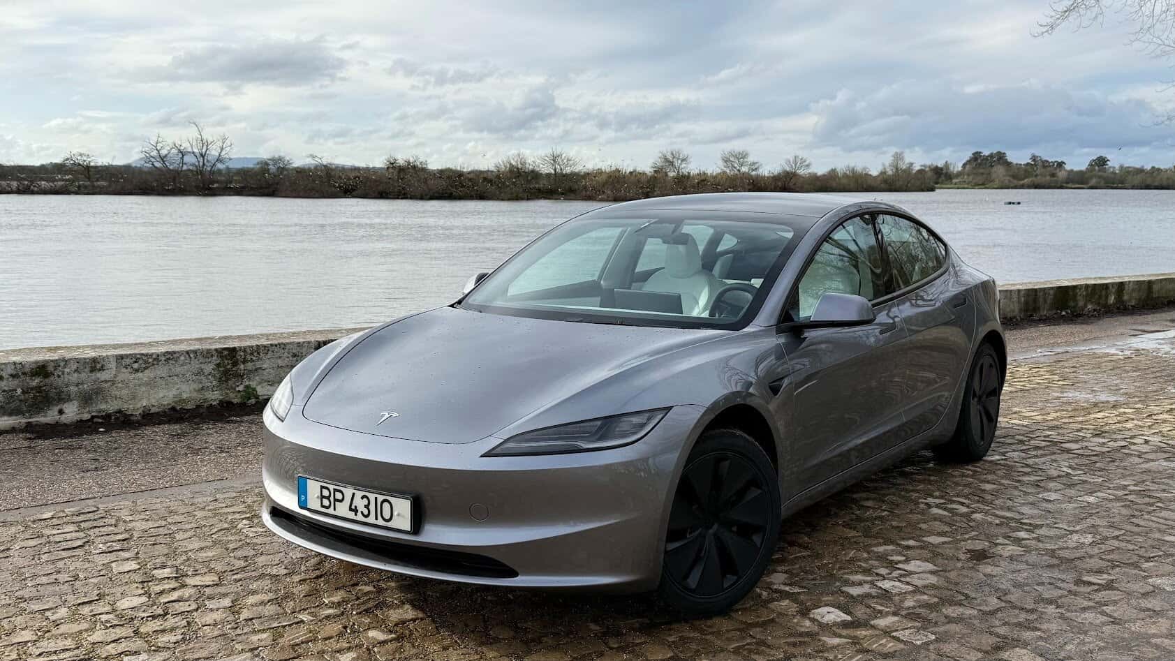 Tesla modelo 3 (2025): ¿sin luces intermitentes ni marchas?