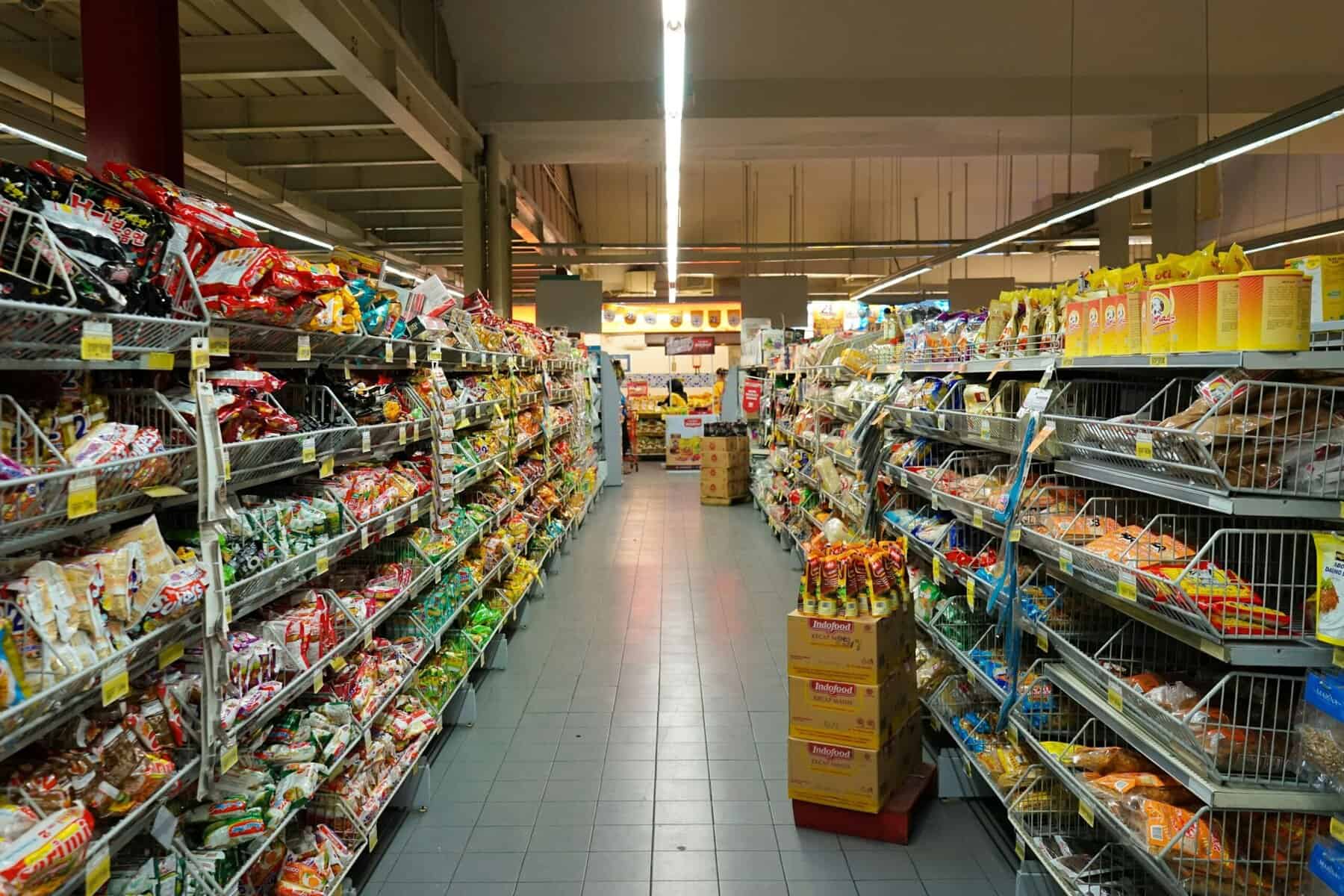 estante del supermercado, Estafa fantasma: ¿podrías estar caminando solo en el supermercado?