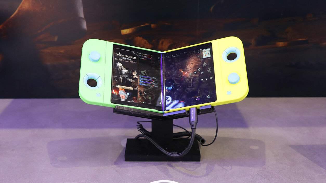 ¡Samsung tiene una consola portátil con pantalla plegable!