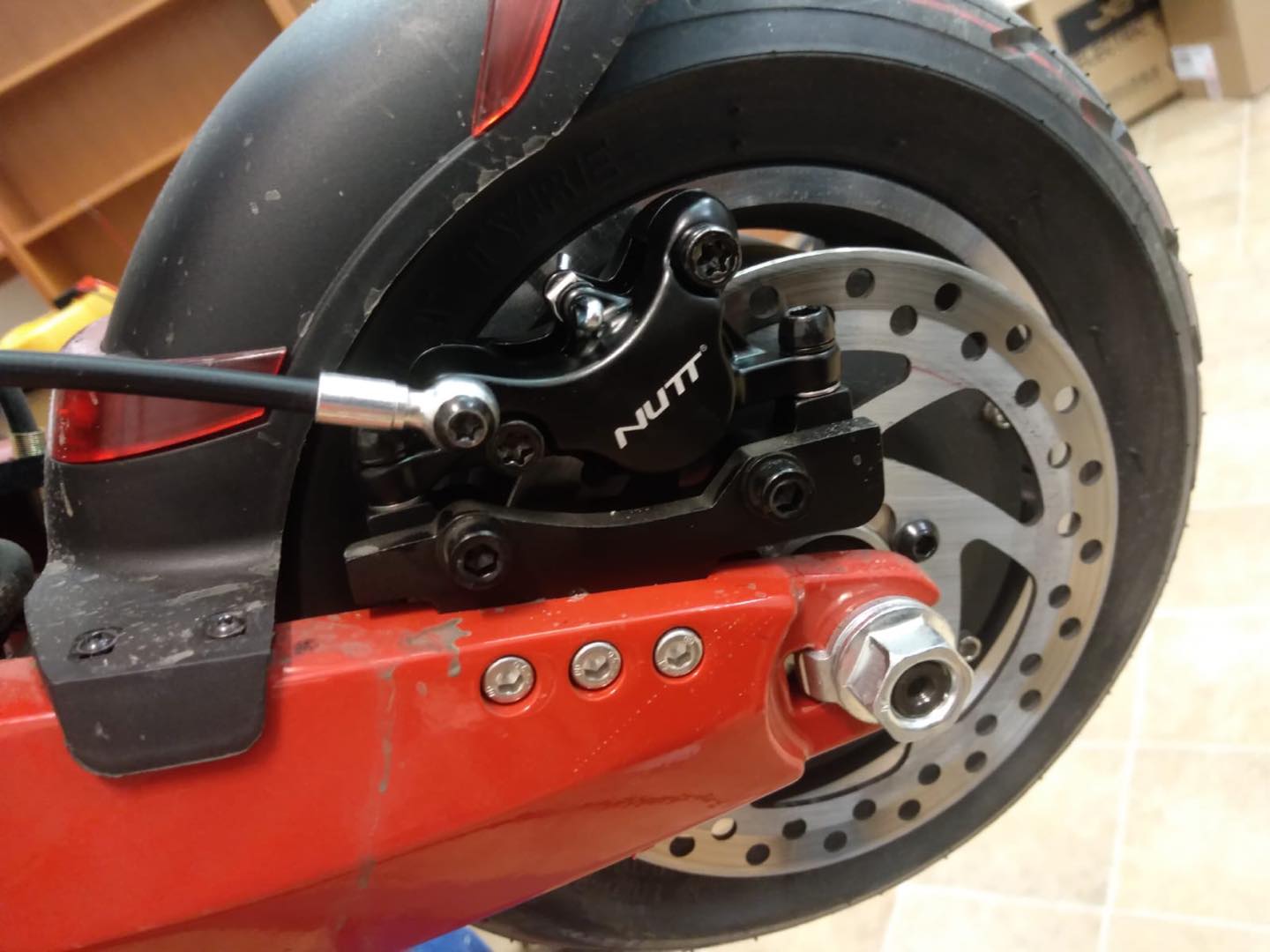 Reparación de ruedas de patinete eléctrico.