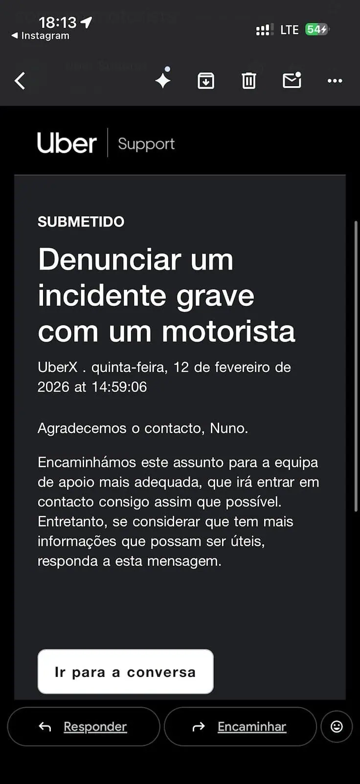 La cámara del teléfono inteligente captura una notificación informando de un accidente grave que involucra a un conductor, dice.