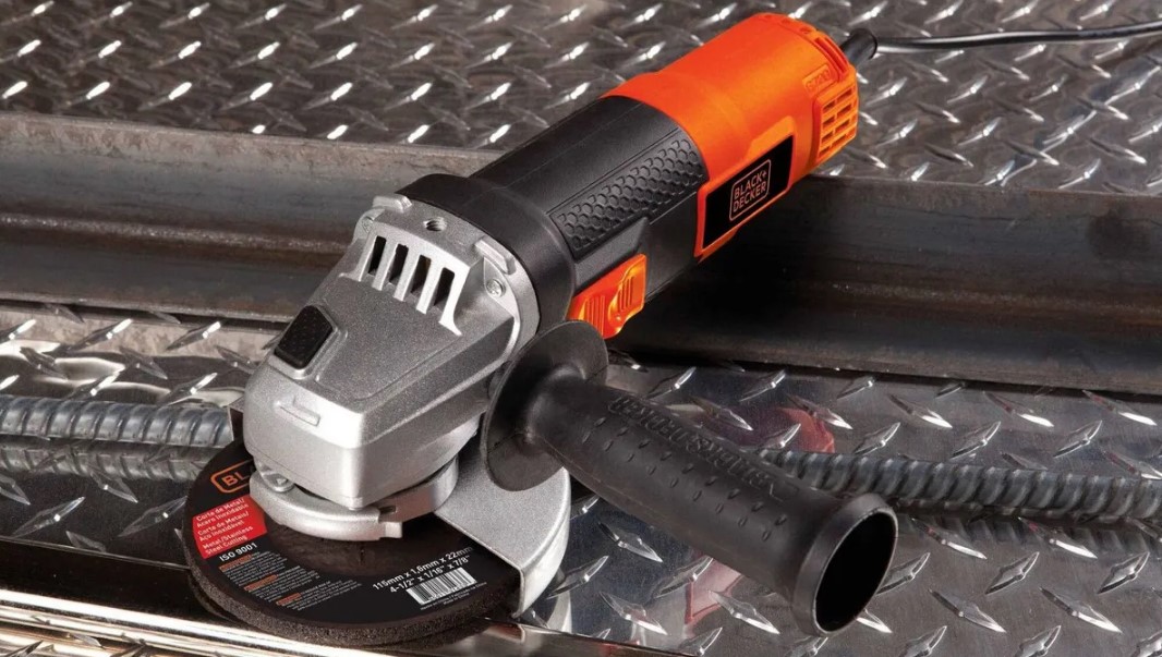 Review de la Amoladora Angular Black & Decker G720n de 820 W