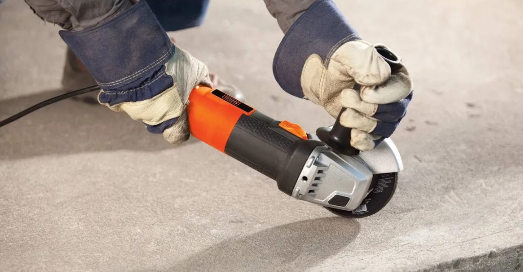 Review de la Amoladora Angular Black & Decker G720n de 820 W