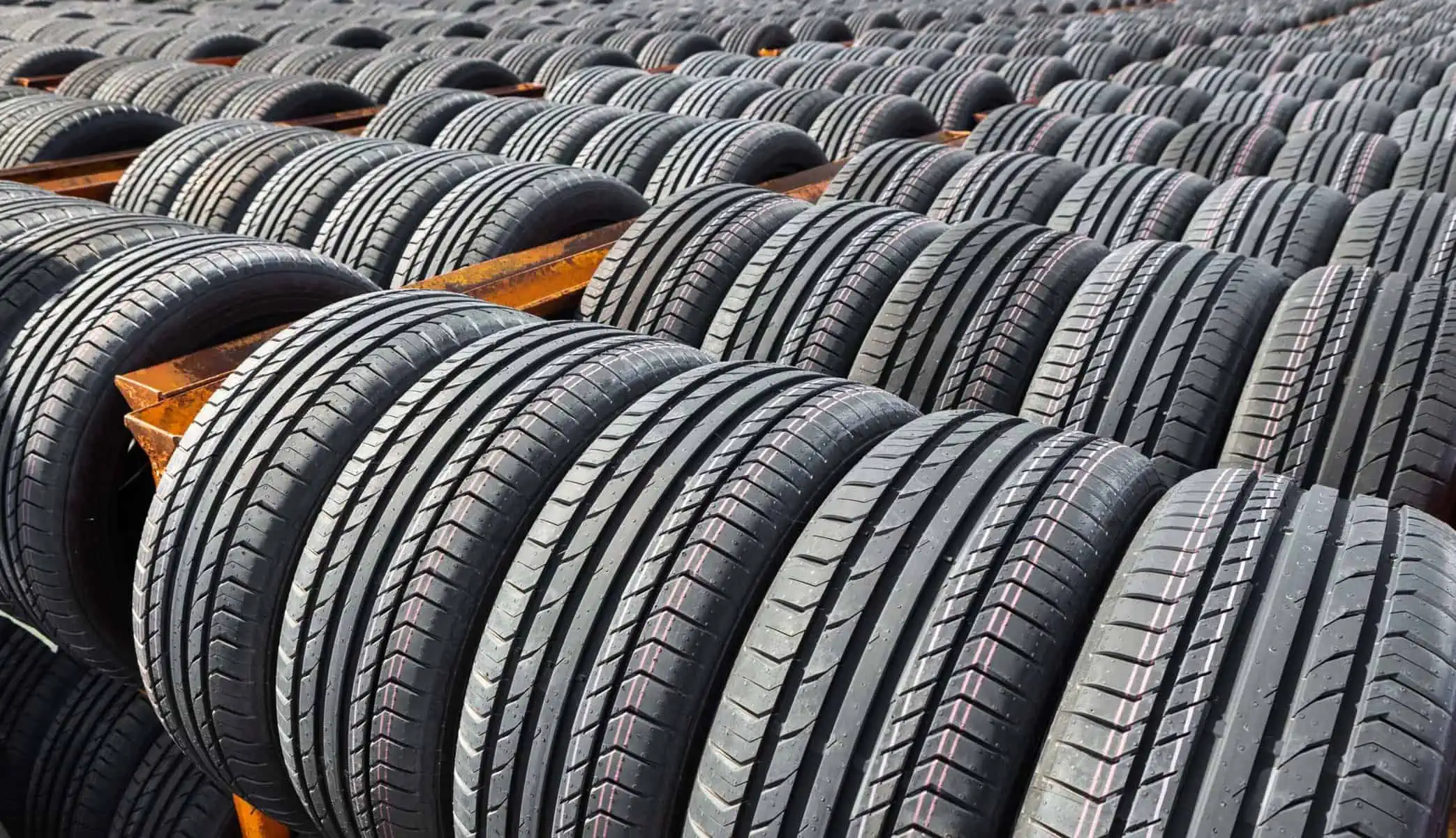 llantas pinchadas, llantas duran más, cambio de llantas, señales de dirección del auto