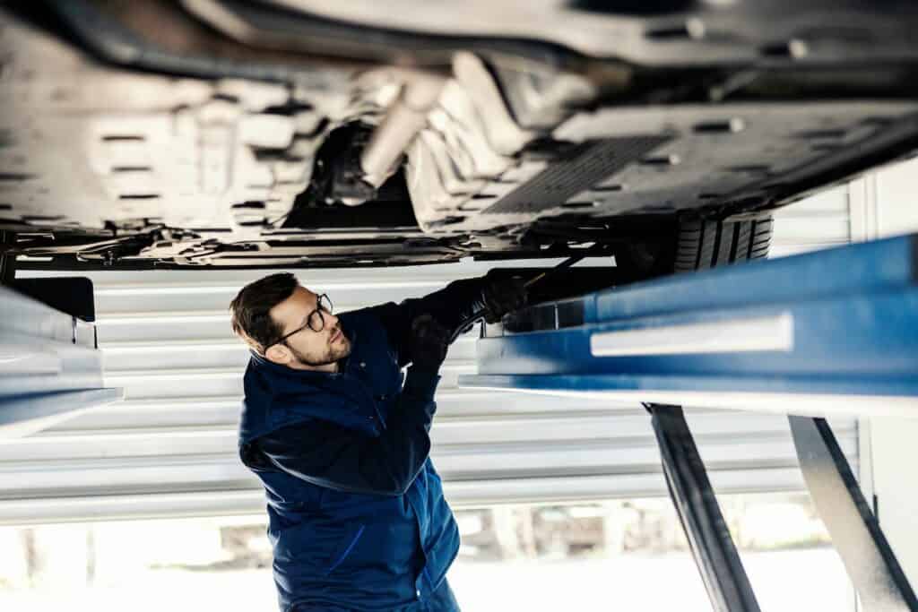 ¿Vas a la Inspección del Coche? Estos fallos que están fallando en los coches + rostro humano