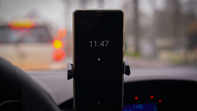 celular en el auto