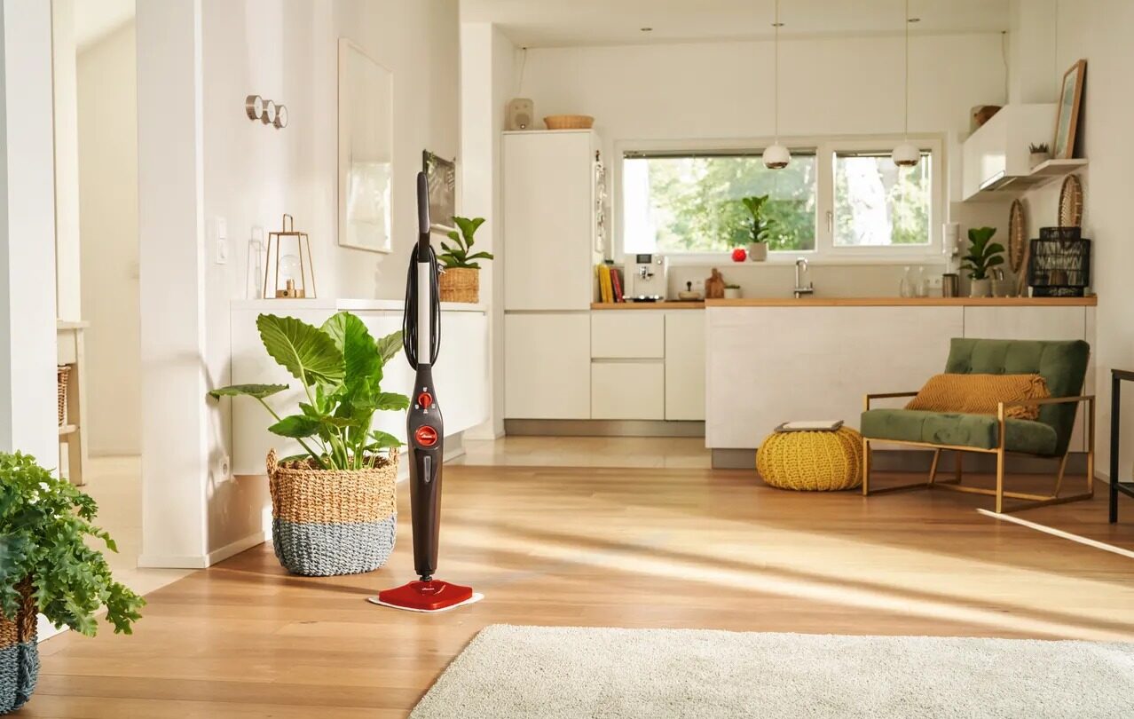 Aspirar con máquina de vapor Vileda en LIDL con descuento exclusivo. Casa moderna y bien iluminada, i.