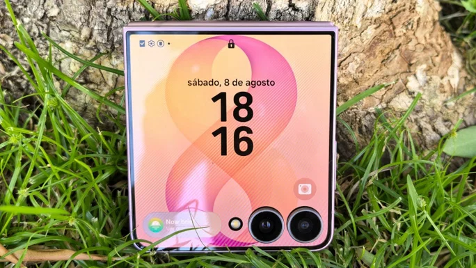 Samsung Galaxy Z Flip8 destacado 1