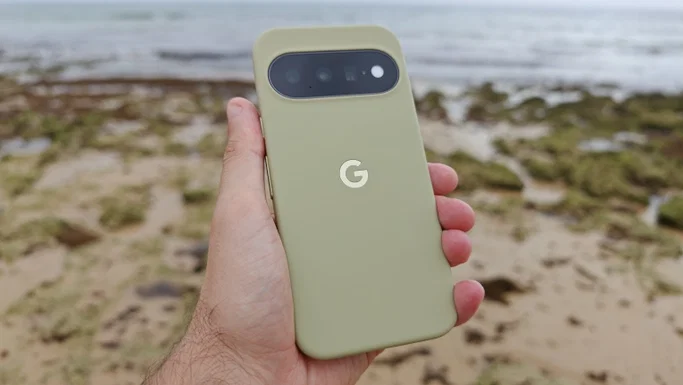 Google Pixel 11 con funda