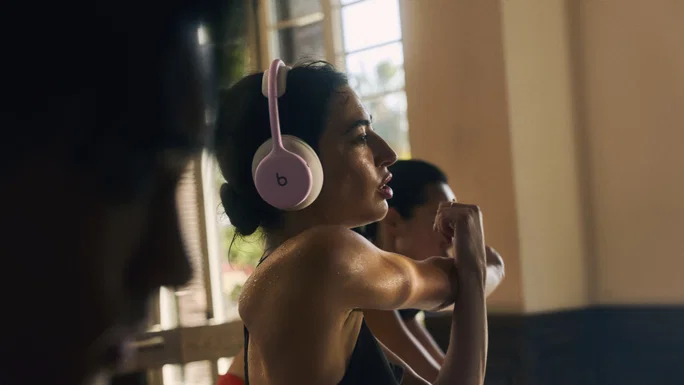 Apple lanza nuevos auriculares en Portugal con hasta 32 horas de autonomía