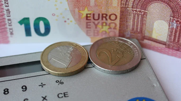 Dinero y calculadora