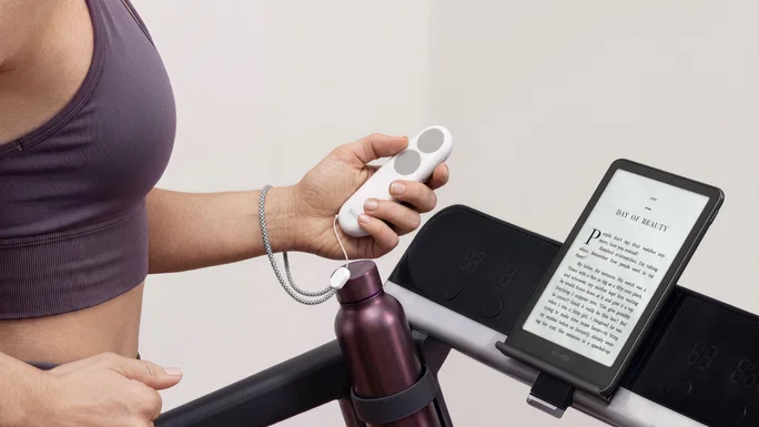Este nuevo gadget de Amazon es lo que le faltaba a mi lectura en la cama