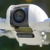 Placa de matrícula de drones para DJI NEO, DJI Mini Series y DJI Mavic Series – Drone registrado por EASA – Insignia con identificación electrónica, número de operador UAS, número de registro, 20×8 mm, negro; Autoadhesivo