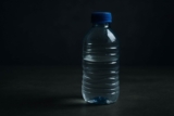 Nunca ponga las botellas de agua en esta posición para su salud
