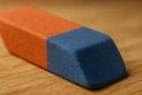 El goma azul que todos teníamos después de todo no se usaba para eliminar la pluma