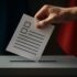 ¿Vas a votar? Ojo con estos volantes fuera de las escuelas