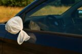¿Poner bolsas de plástico en los espejos del automóvil? ¿Por qué?