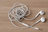 Hay una razón científica para los cables de los acurrucados