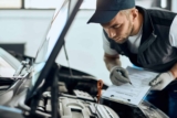 Estas cinco reparaciones de coche que puedes hacer en casa
