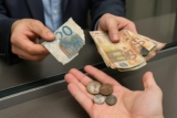 ¿Qué sucede con las monedas y notas dañadas que entregan al banco?