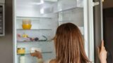 El error que casi todos cometemos en la nevera y que estropea más rápido los alimentos