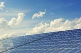 Paneles solares «sin inversión inicial»: ¿Tiene sentido?