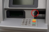 ¿Encontraste un tornillo suelto en el cajero automático? ¡No es lo que piensas!