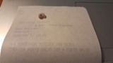 Pedí Pizza Hut para una cena familiar y encontré un diente