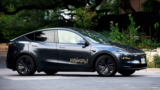 El robot de taxi de Tesla todavía no convence, pero aún se ríe de la competencia