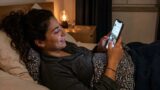 Si duermes con tu celular a tu lado, hay algunas cosas que debes saber