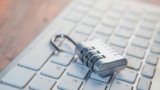 ¿Estás protegiendo bien tus cuentas en línea? Probablemente no