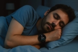 Dormir con un reloj inteligente en la muñeca puede estar afectando su sueño