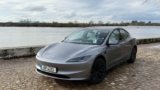 Tesla promete un modelo más accesible … pero …